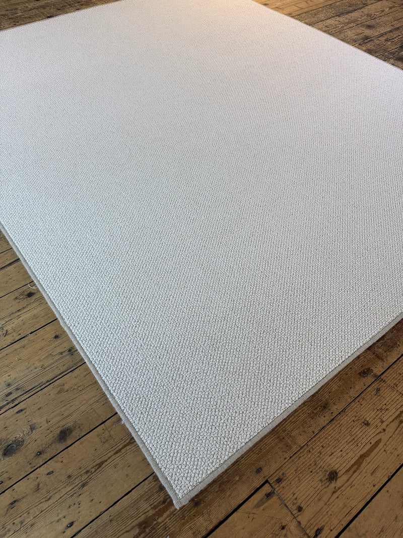 Snow 100% polypropylene rug 210cm x 254cm
