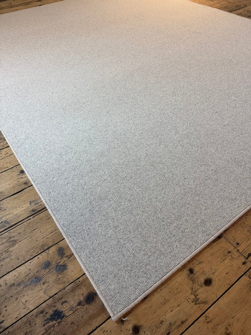Bone 100% wool rug 265cm x 327cm