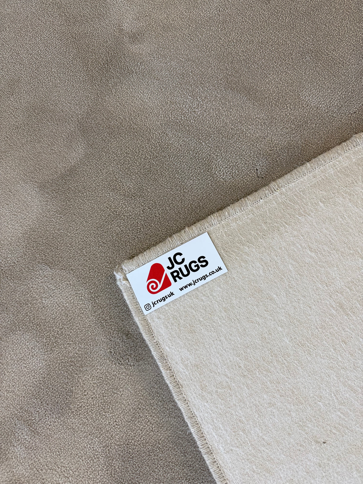 Mushroom silk 100% polypropylene rug 260cm x 360cm