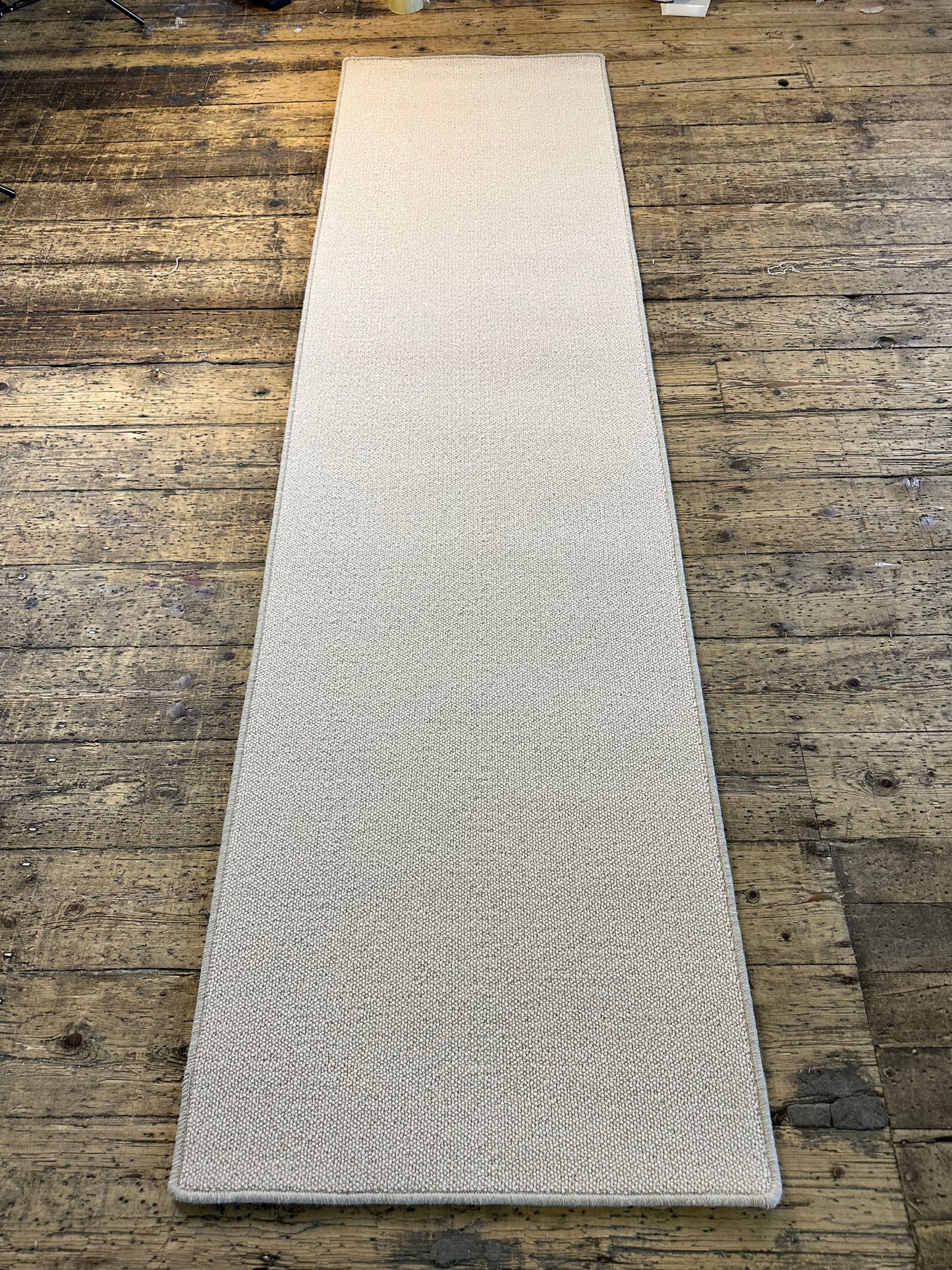 White flake 100% wool runner 70cm x 260cm