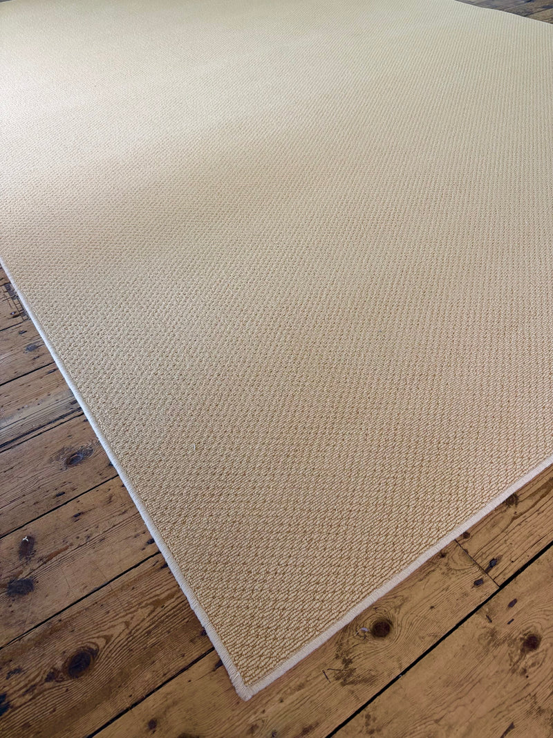 Honeycomb 100% wool rug 276cm x 398cm