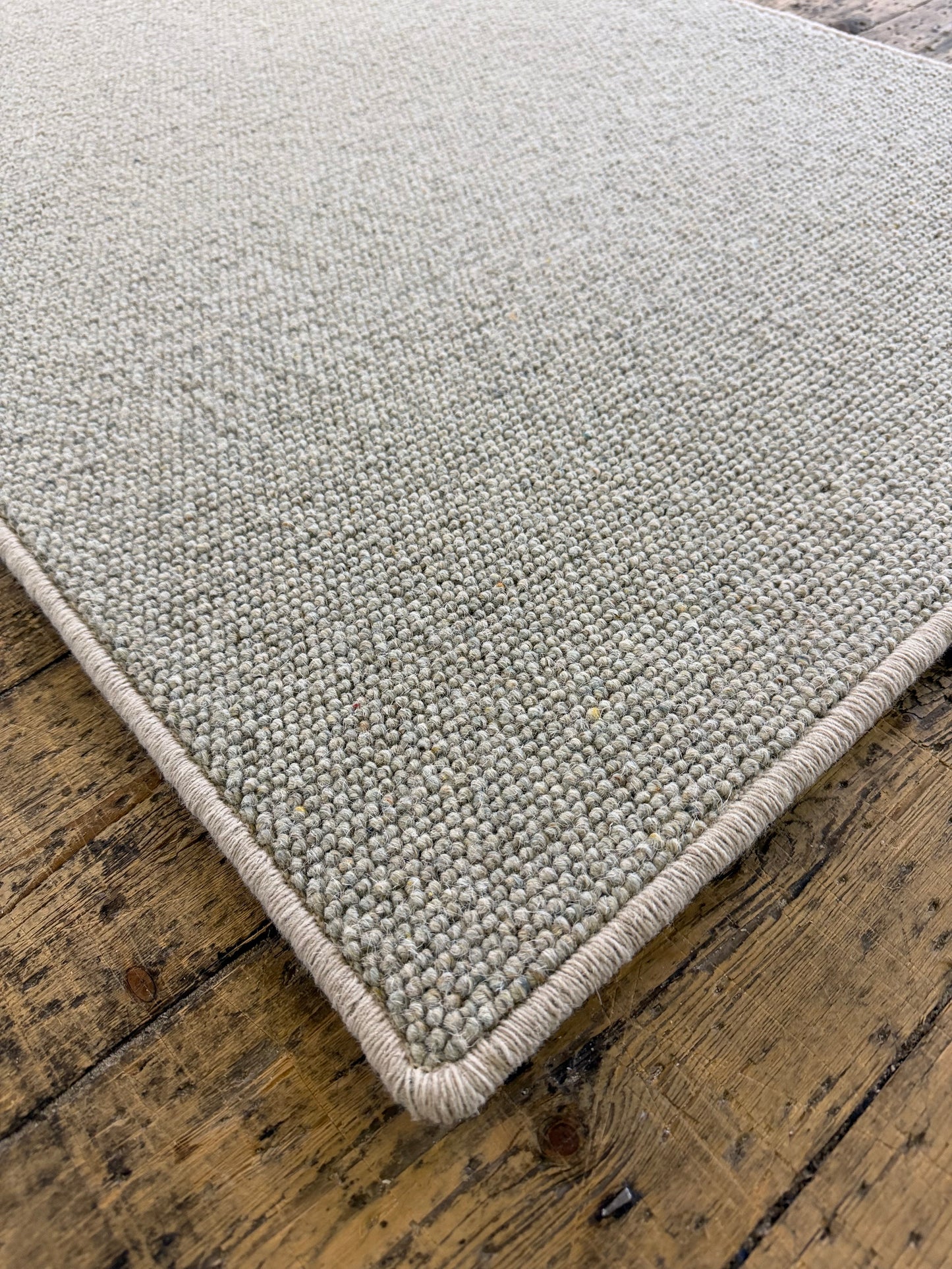Mint leaf 100% wool hallway runner 80cm x 325cm