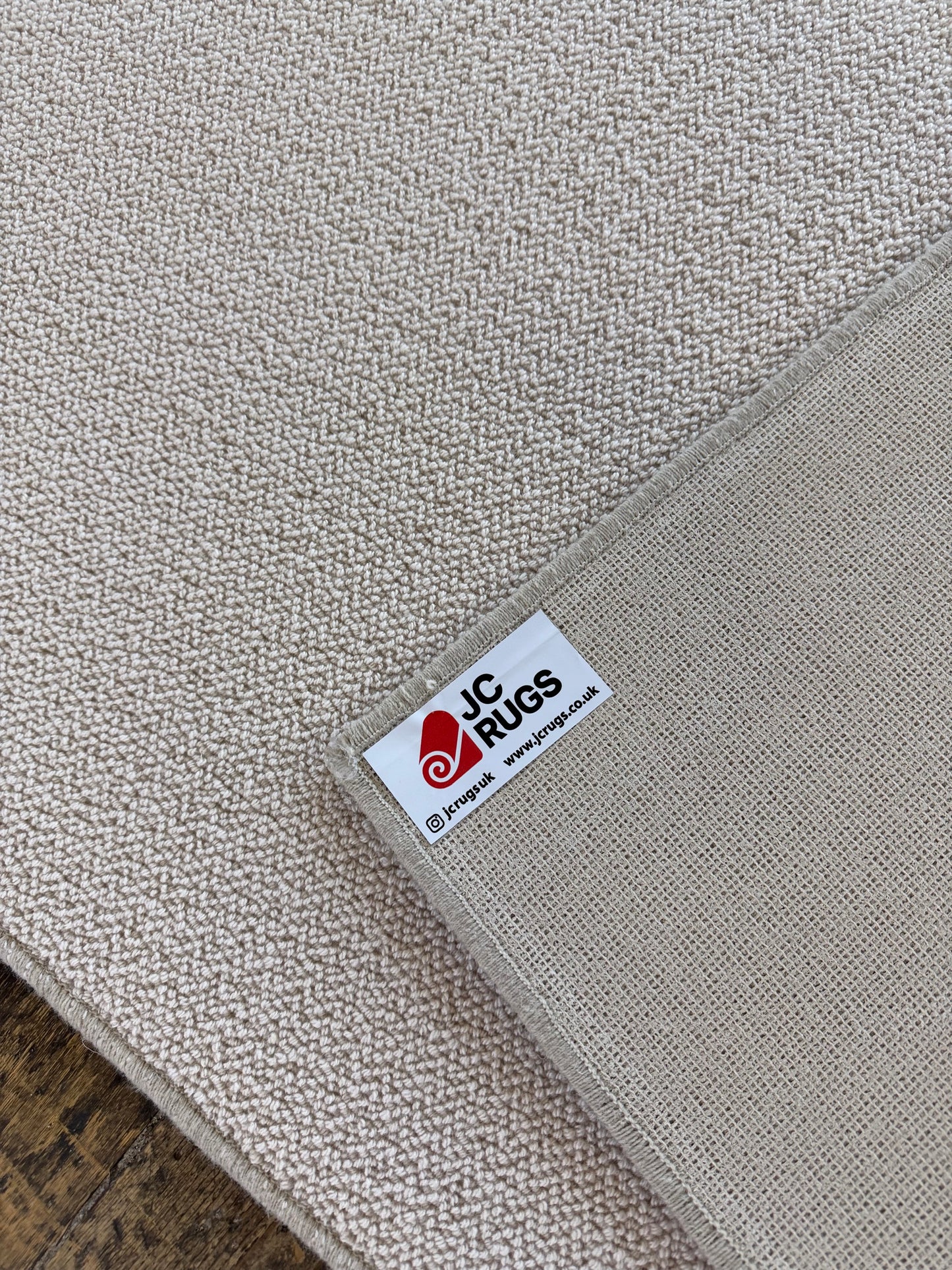 White flake 100% wool rug 200cm x 277cm
