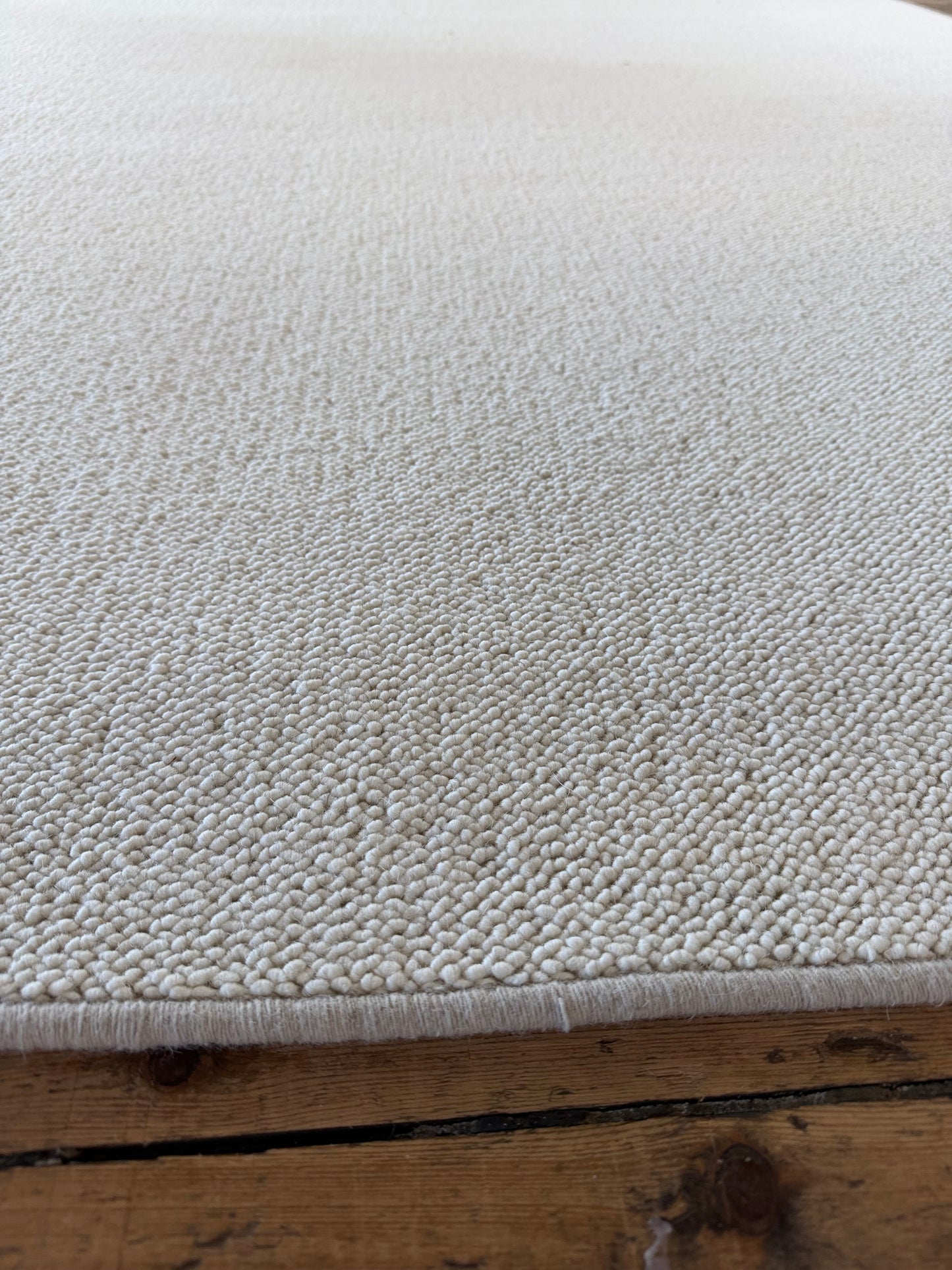 Blanc ivorie 100% wool rug 238cm x 350cm