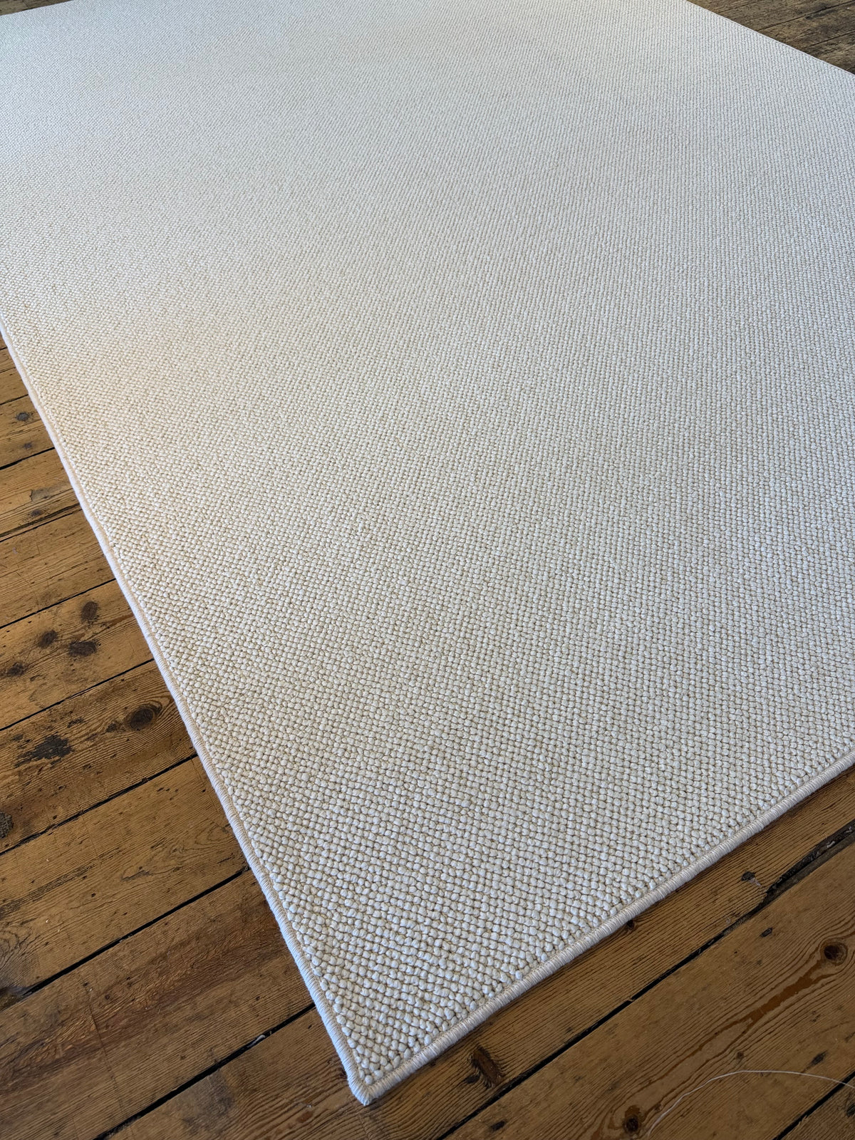Pearl ivory 100% polypropylene rug 226cm x 324cm