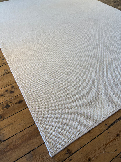 Pearl ivory 100% polypropylene rug 226cm x 324cm