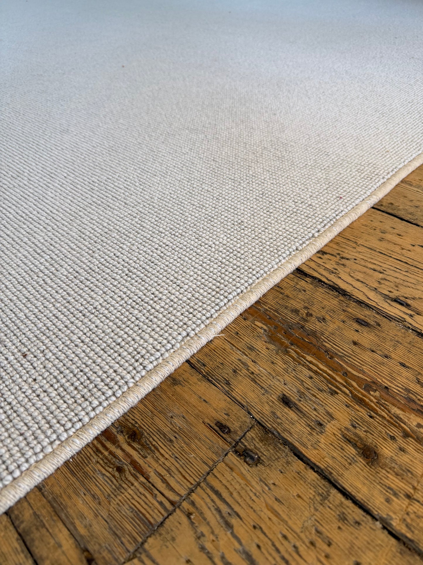 Drydale 100% wool rug 290cm x 397cm