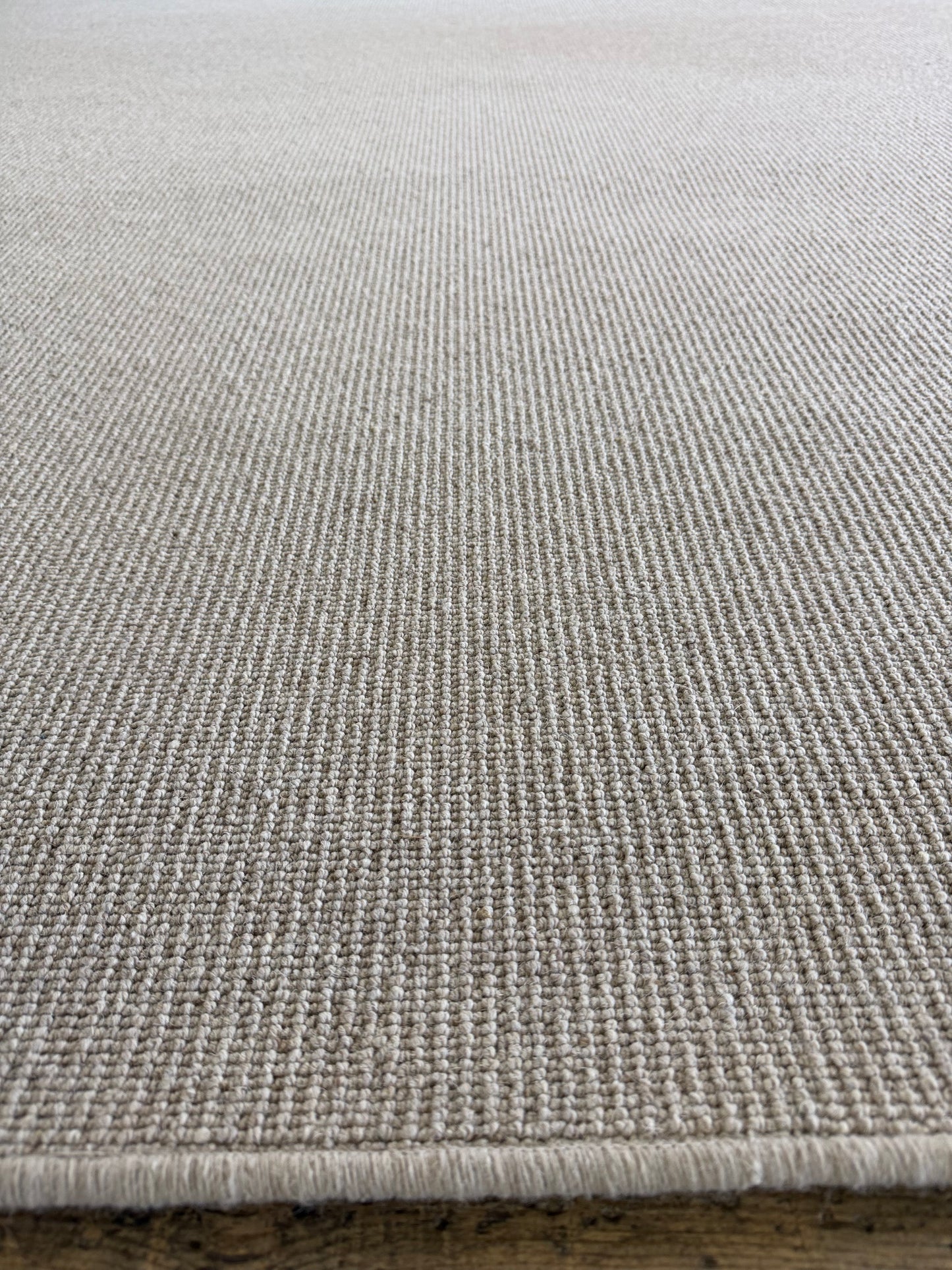 Hessian 100% wool rug 236cm x 328cm