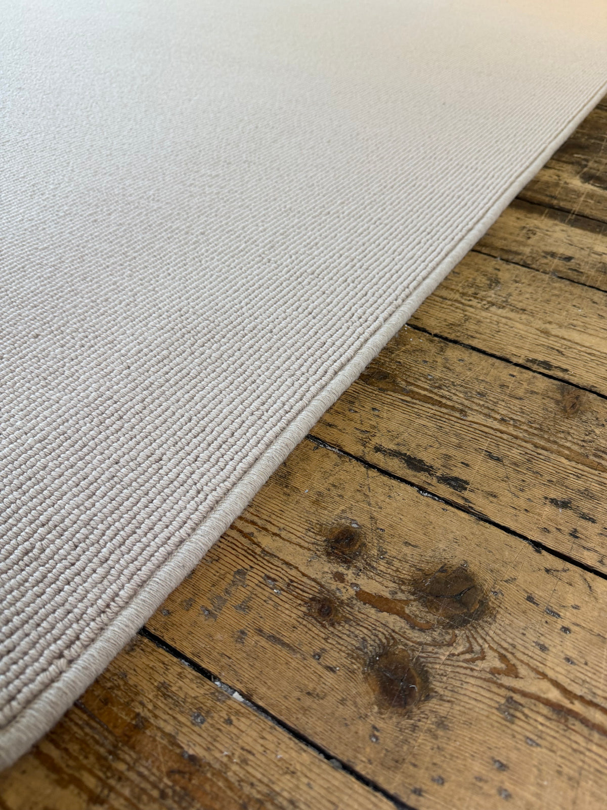 Champagne 100% wool rug 210cm x 300cm