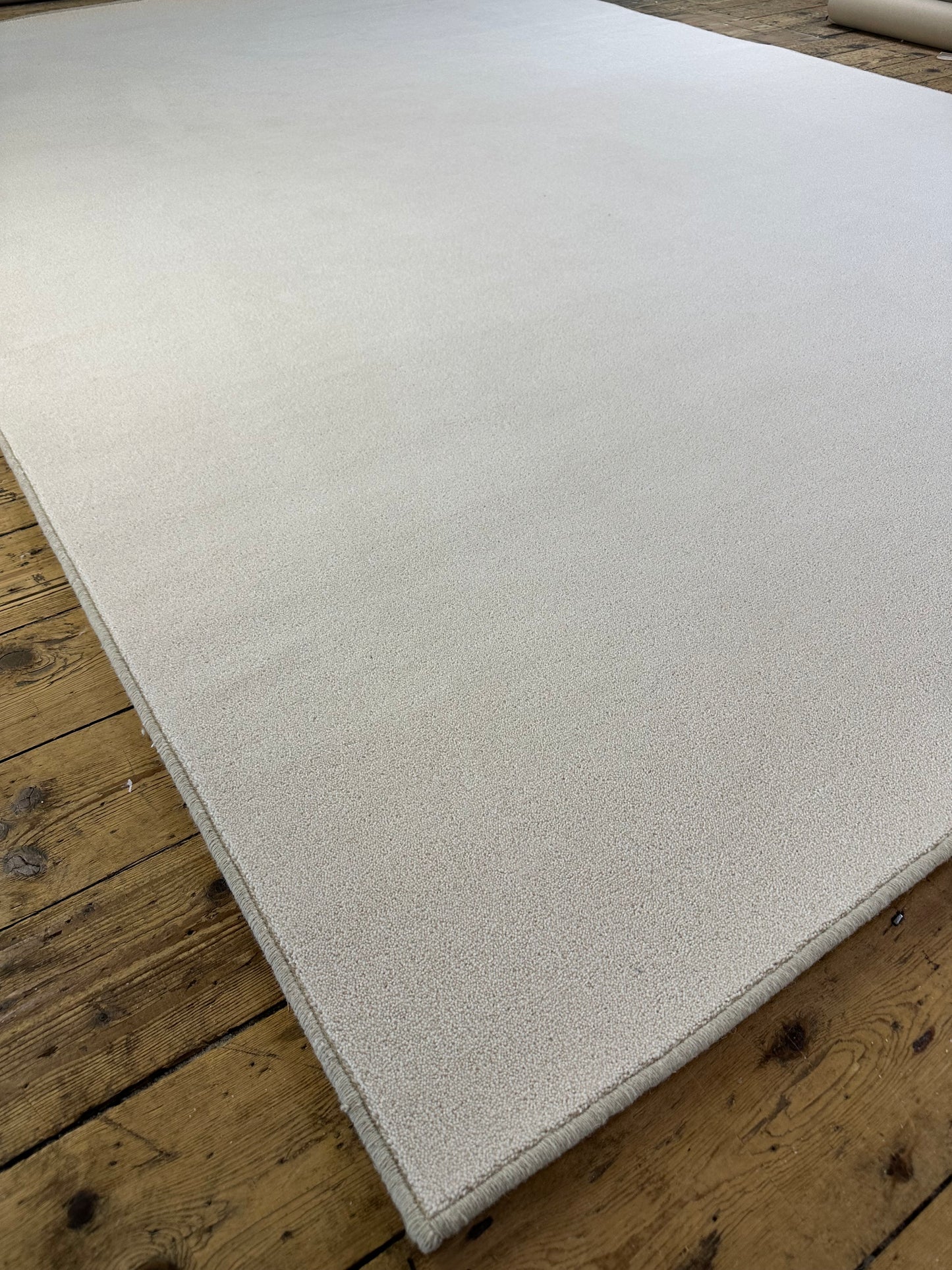 Jasmin white wool rug 242cm x 358cm