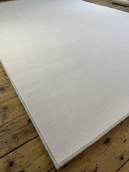 Jasmin white wool rug 242cm x 358cm
