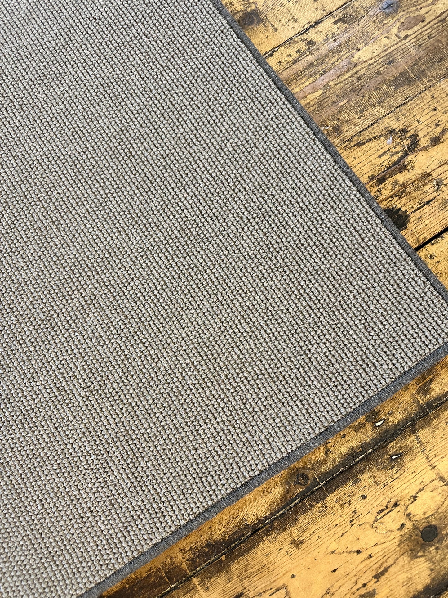 Charcoal 100% wool rug 204cm x 236cm