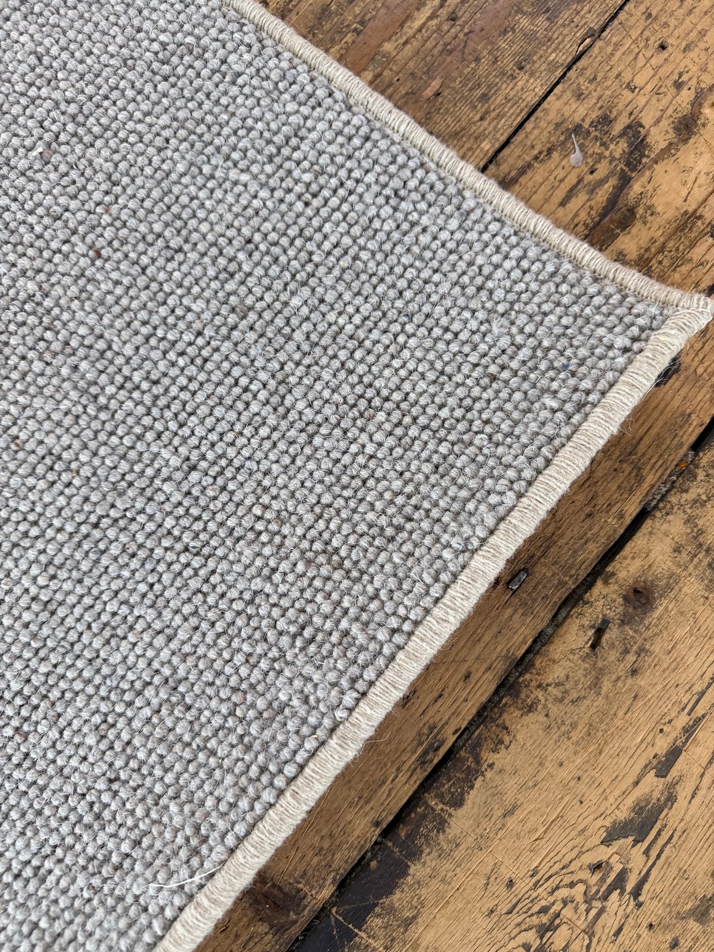 Dolphin grey 100% wool rug 200cm x 256cm