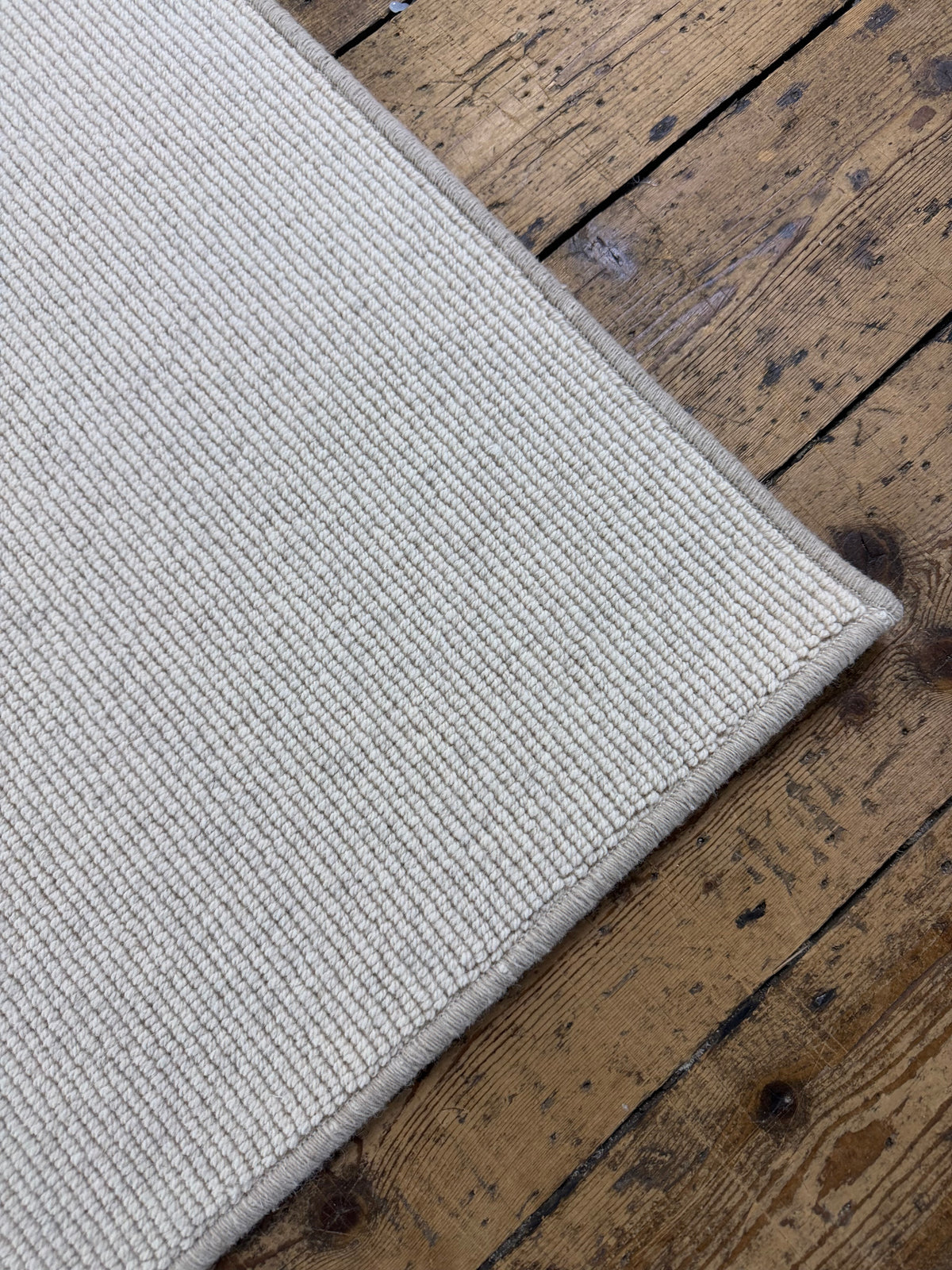 Tawny 100% wool rug 240cm x 340cm