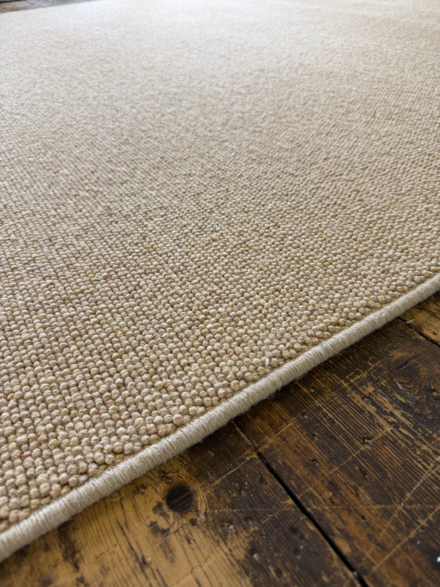 Wheaten 100% wool rug 200cm x 290cm