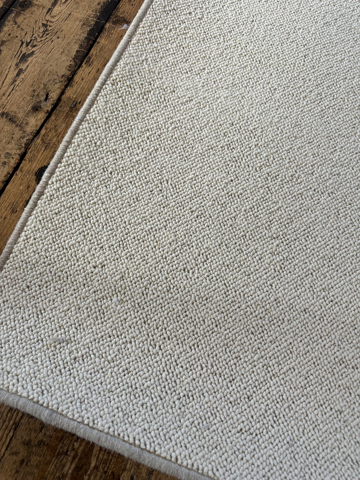 Blanc Ivoire 100% wool rug 288cm x 340cm