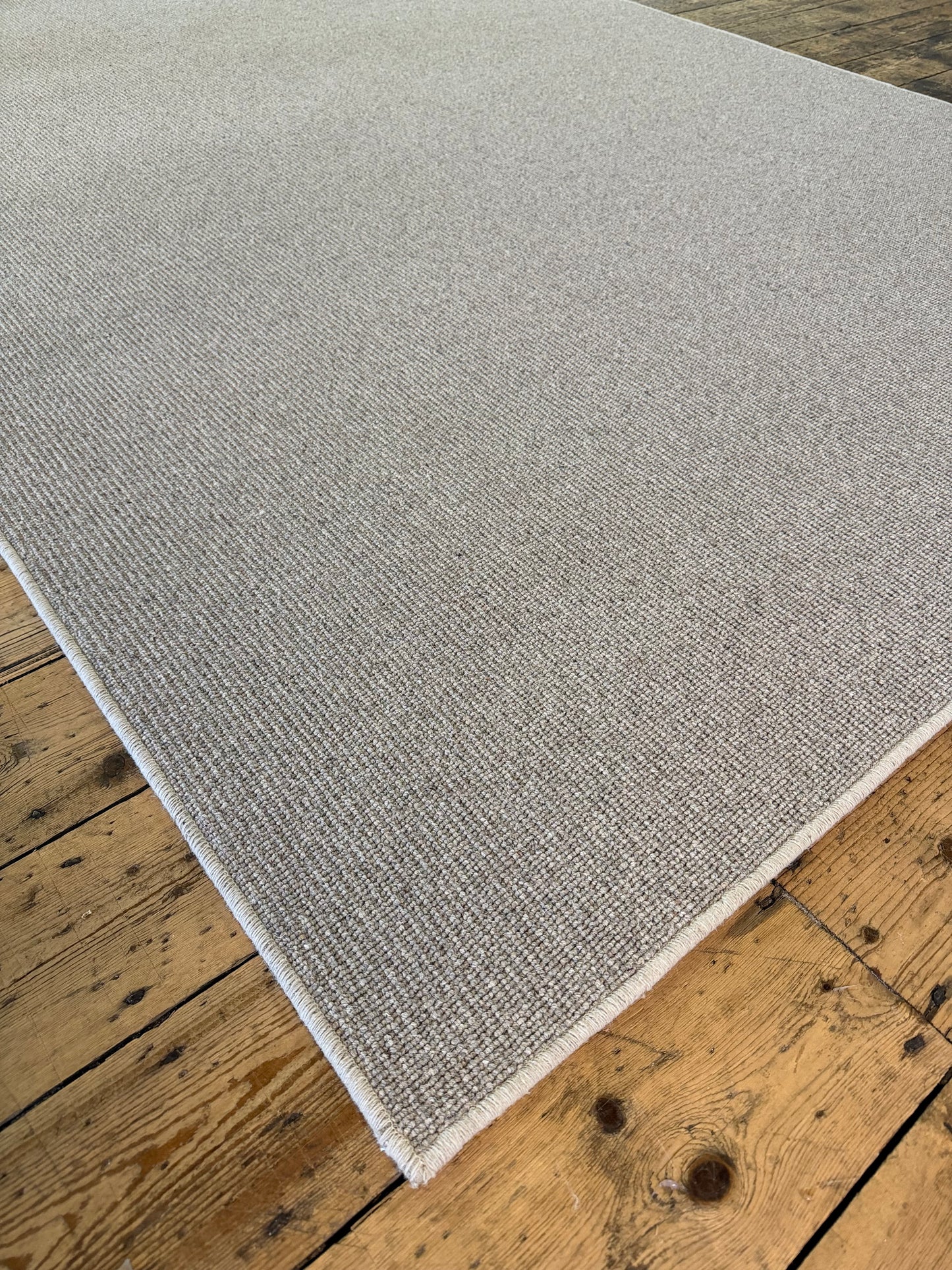 Flaxen 100% wool rug 200cm x 267cm