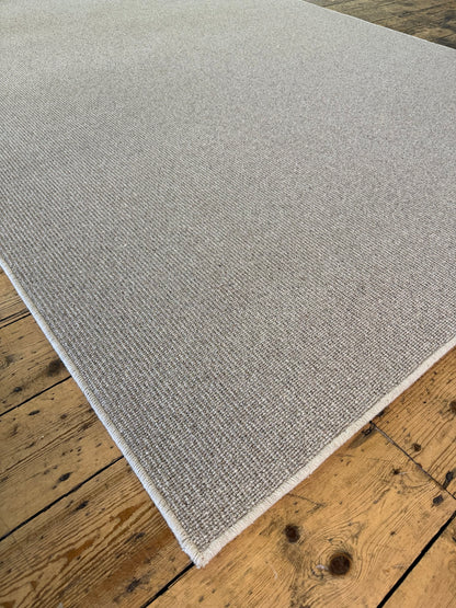Flaxen 100% wool rug 200cm x 267cm