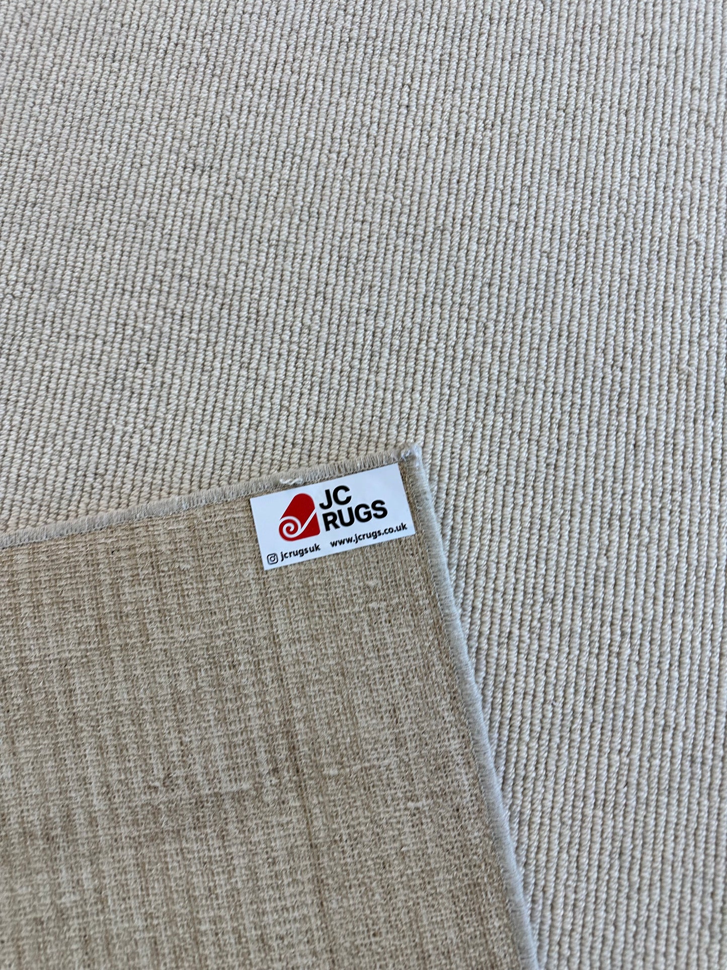 Tawny 100% wool rug 224cm x 326cm