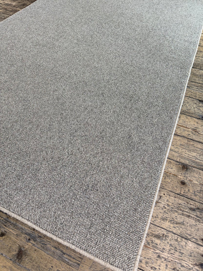 Chert 100% wool rug 177cm x 298cm