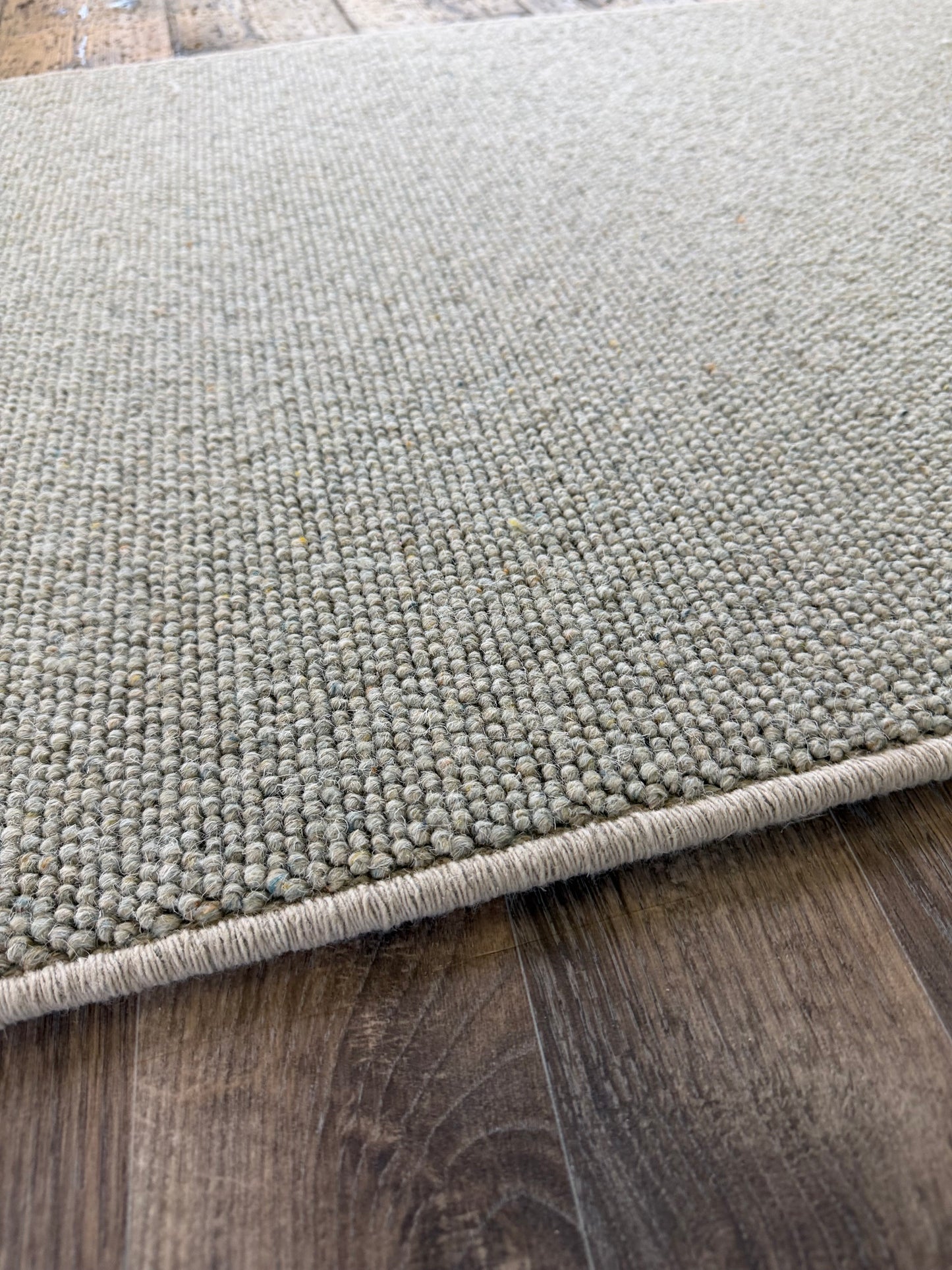 Mint leaf 100% wool hallway runner 80cm x 325cm