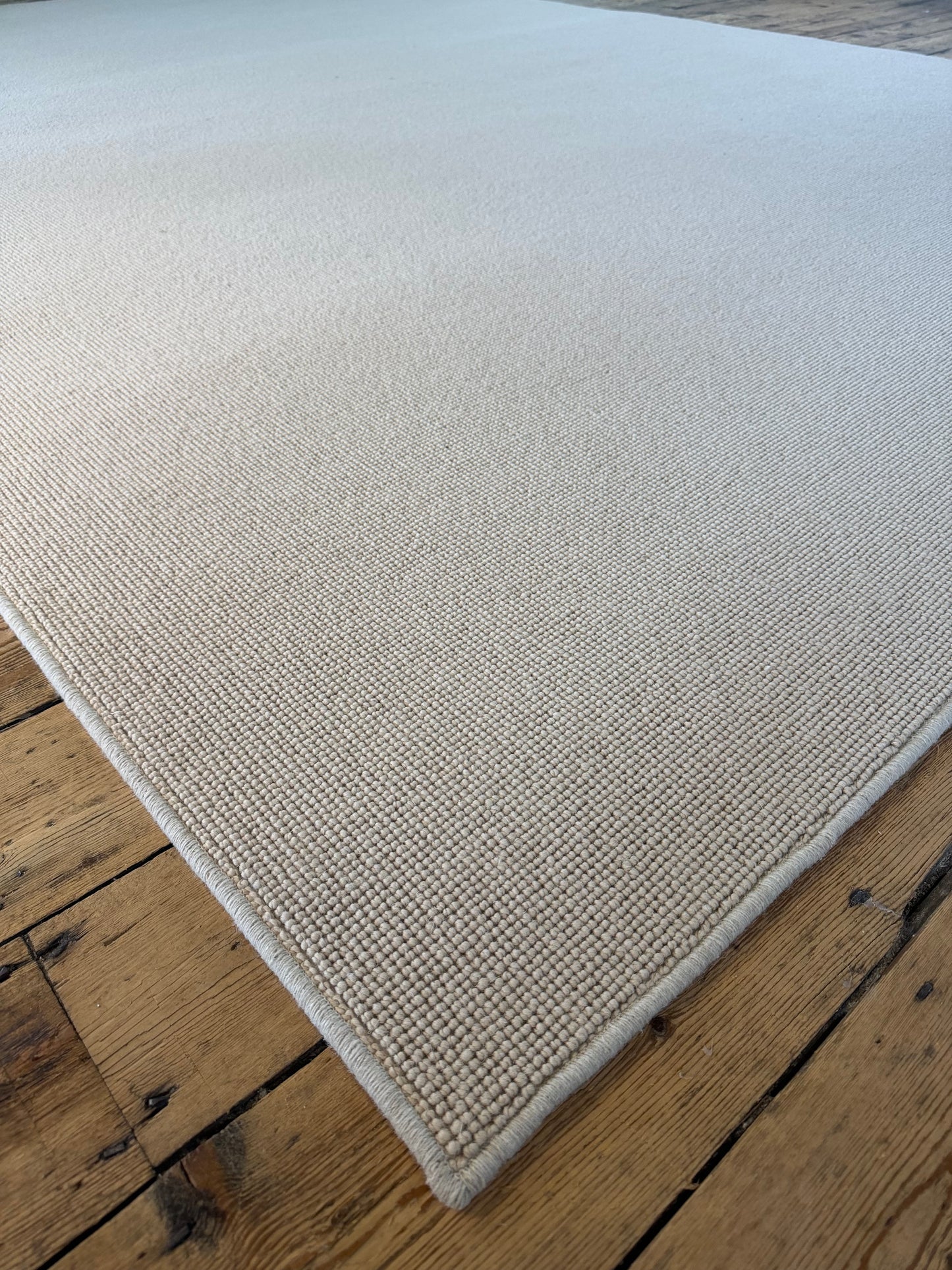 Montadale 100% wool rug 270cm x 400cm