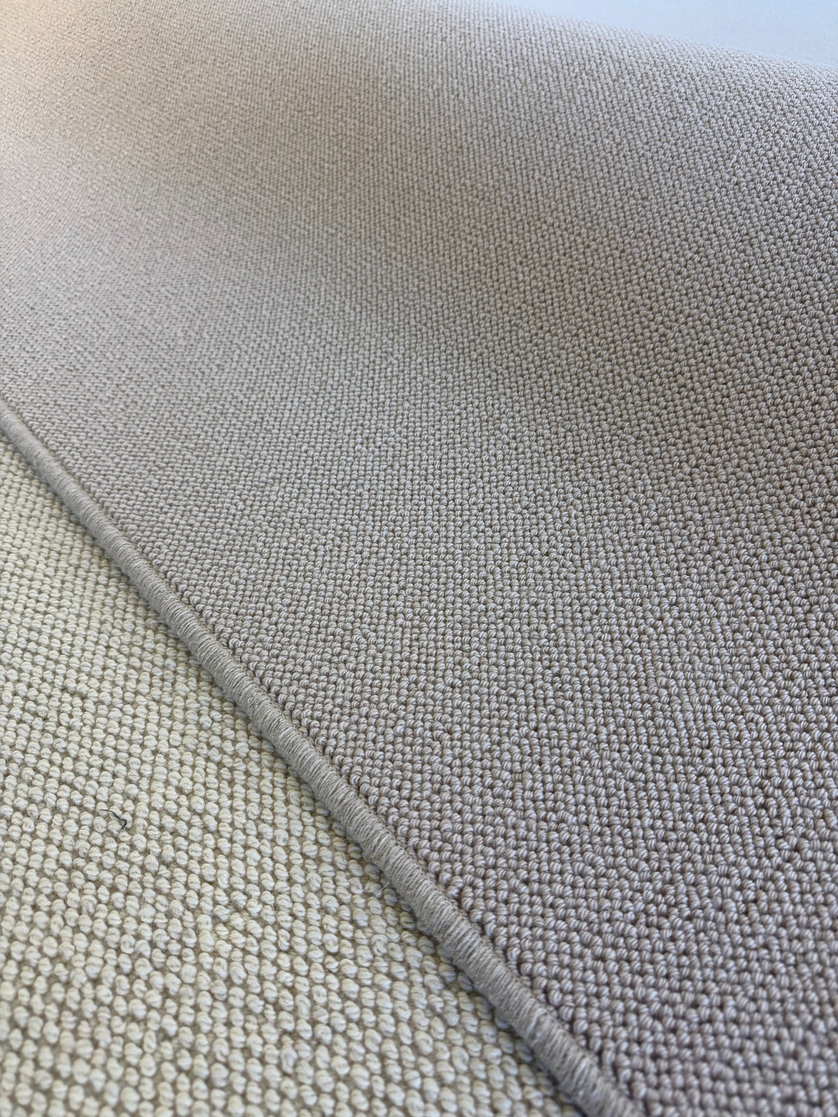 Ashdown 100% wool rug 224cm x 323cm