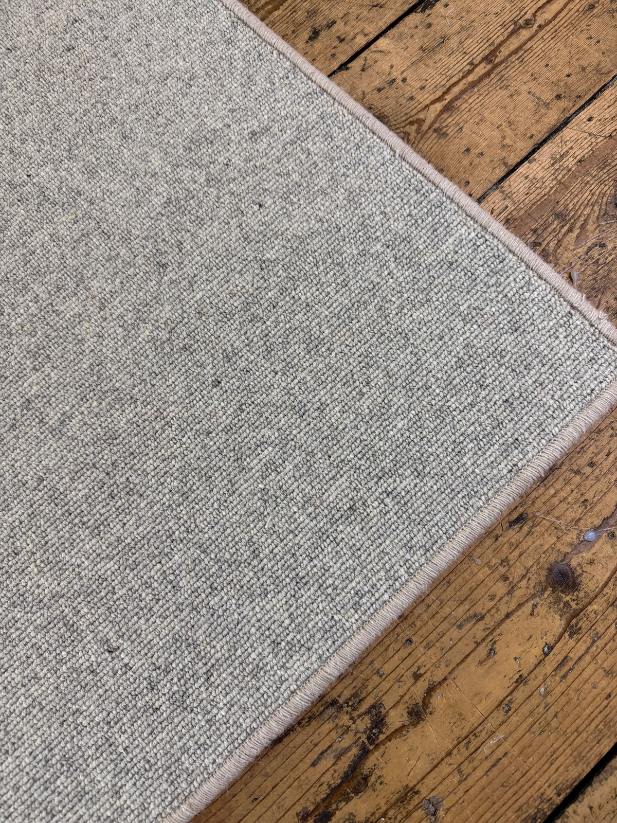Bone 100% wool rug 265cm x 327cm