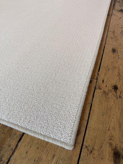 White flake 100% wool rug 200cm x 277cm