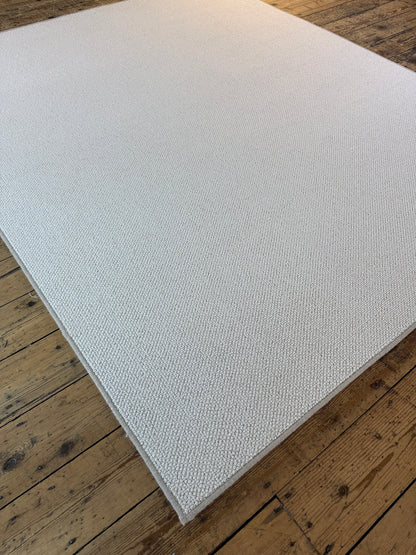 Snow 100% polypropylene rug 210cm x 254cm