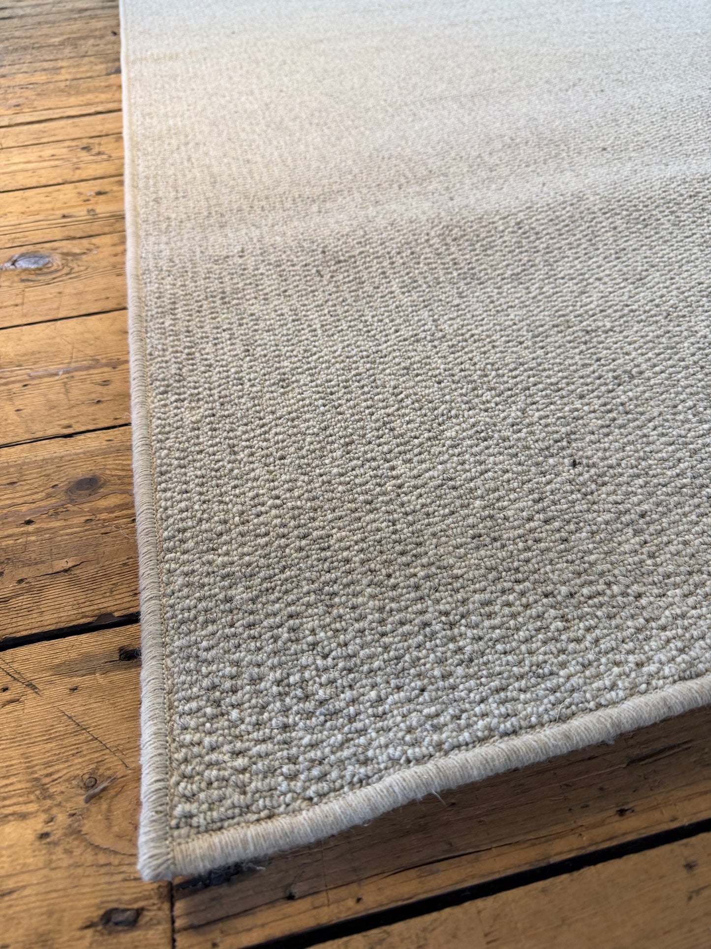 Bone 100% wool rug 250cm x 330cm