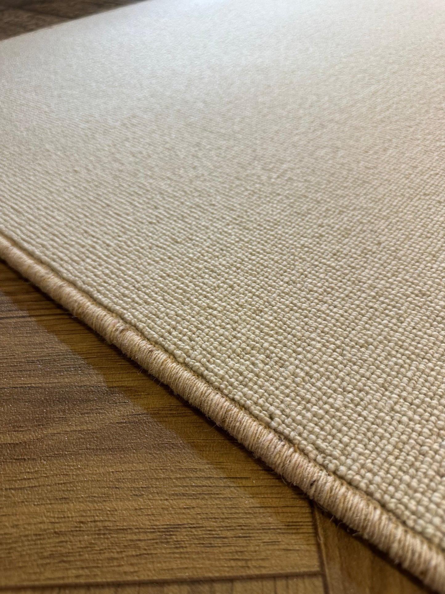 White Flake 100% wool rug 240cm x 282cm