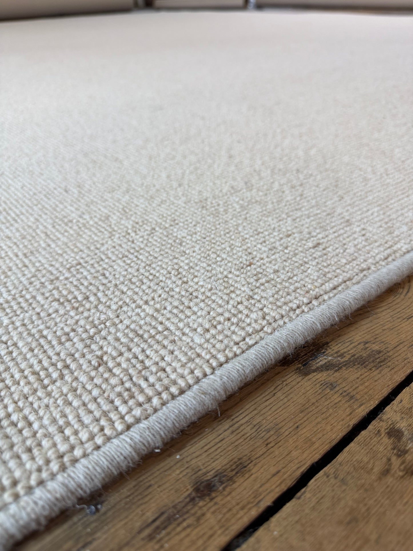 Wafer 100% wool rug 272cm x 385cm