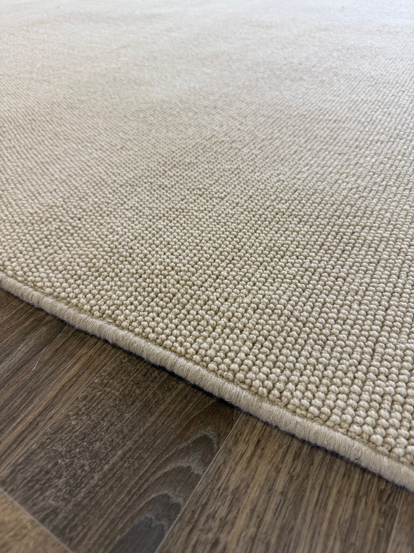 Royal view 100% wool rug 248cm x 368cm