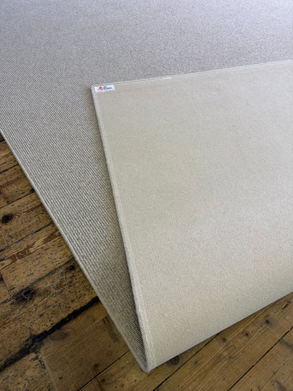Hessian 100% wool rug 290cm x 400cm