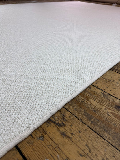 Pearled ivory 100% polypropylene rug 225cm x 357cm