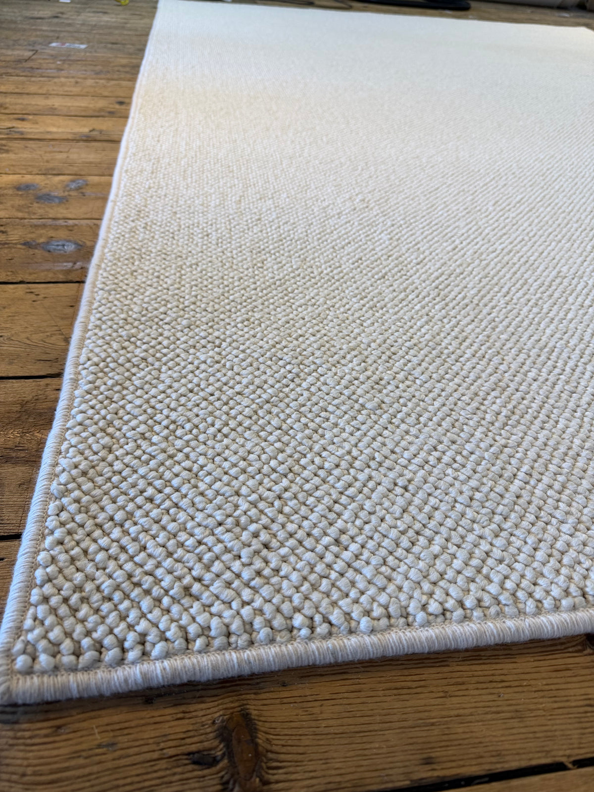 Pearl ivory 100% polypropylene rug 226cm x 324cm