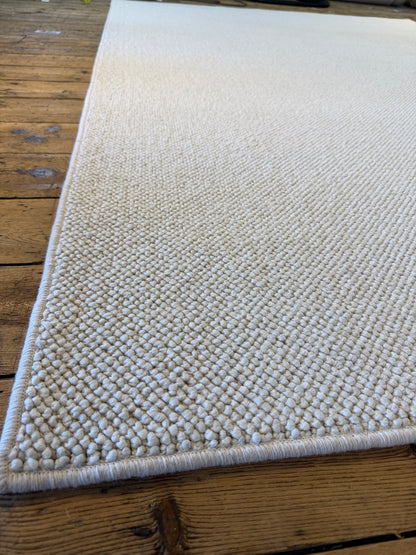 Pearl ivory 100% polypropylene rug 226cm x 324cm