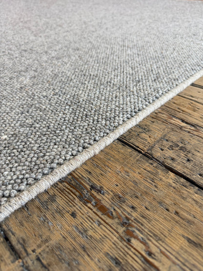Chert 100% wool rug 177cm x 298cm