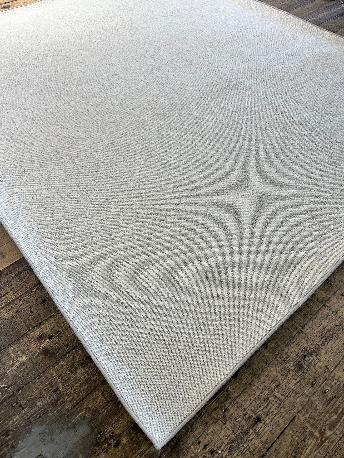 Blanc Ivoire 100% wool rug 288cm x 340cm