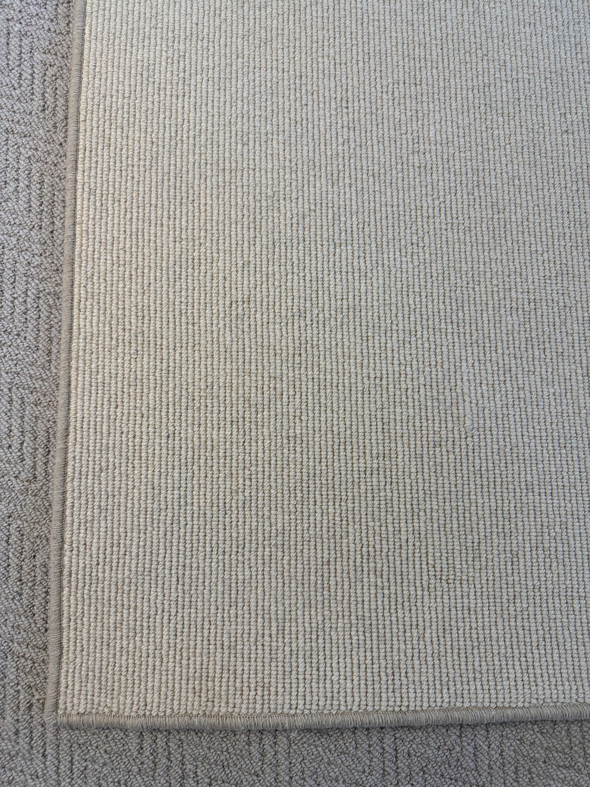 Tawny 100% wool rug 240cm x 340cm