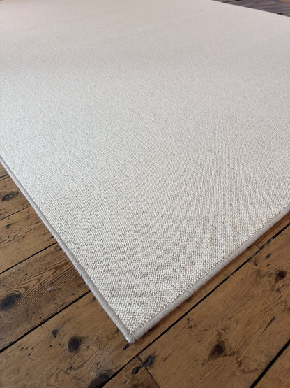 Blanc ivoire 100% wool rug 250cm x 337cm