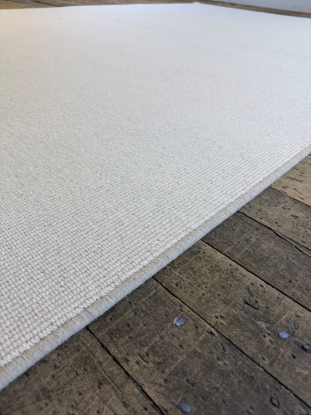 Tawny 100% wool rug 240cm x 340cm