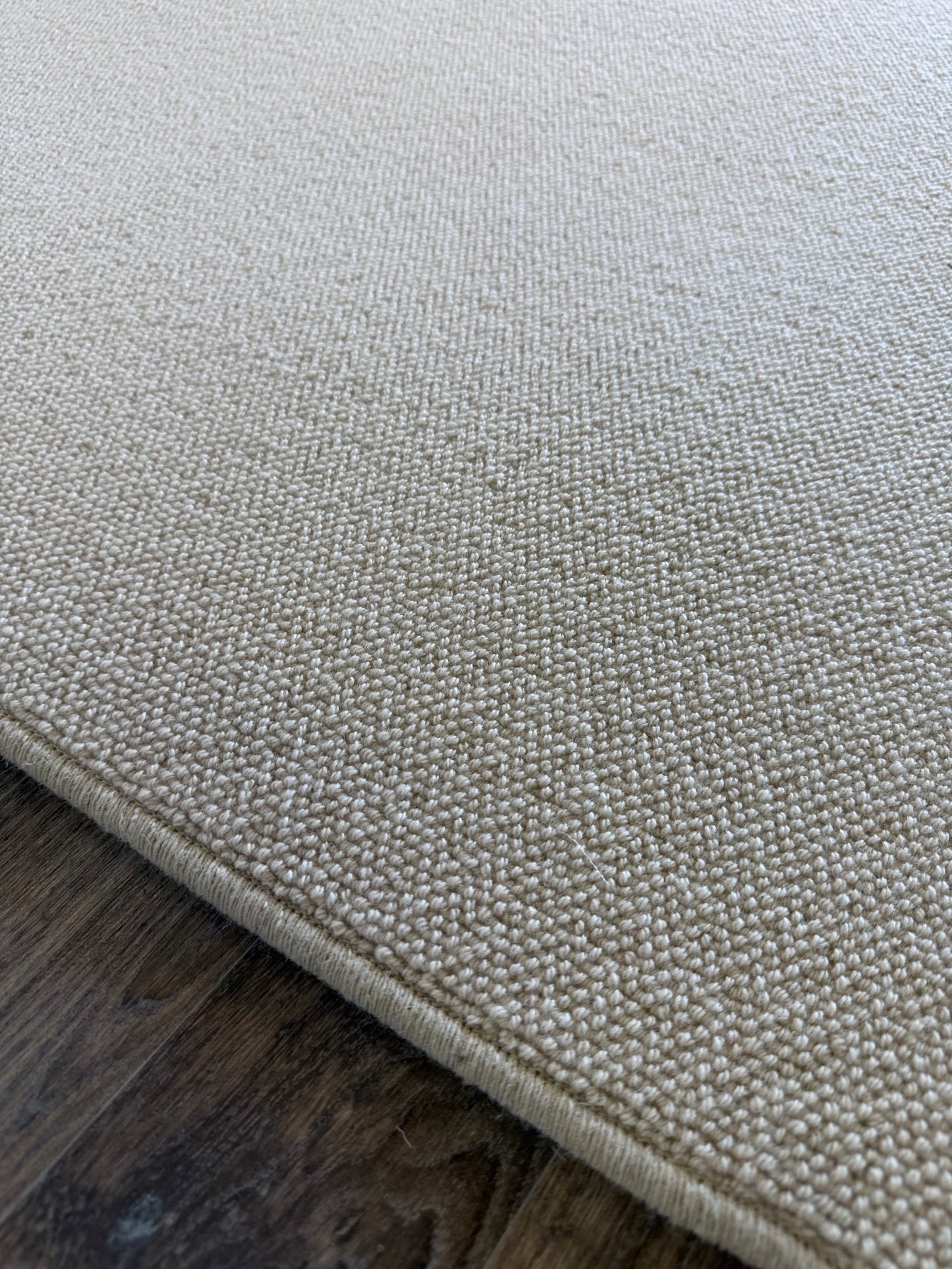 White flake 100% wool rug 170cm x 264cm