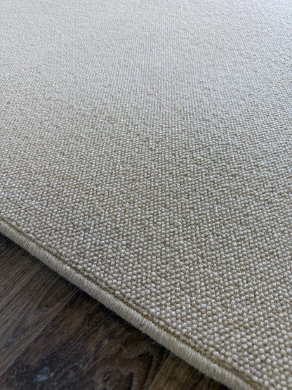 White flake 100% wool rug 170cm x 264cm