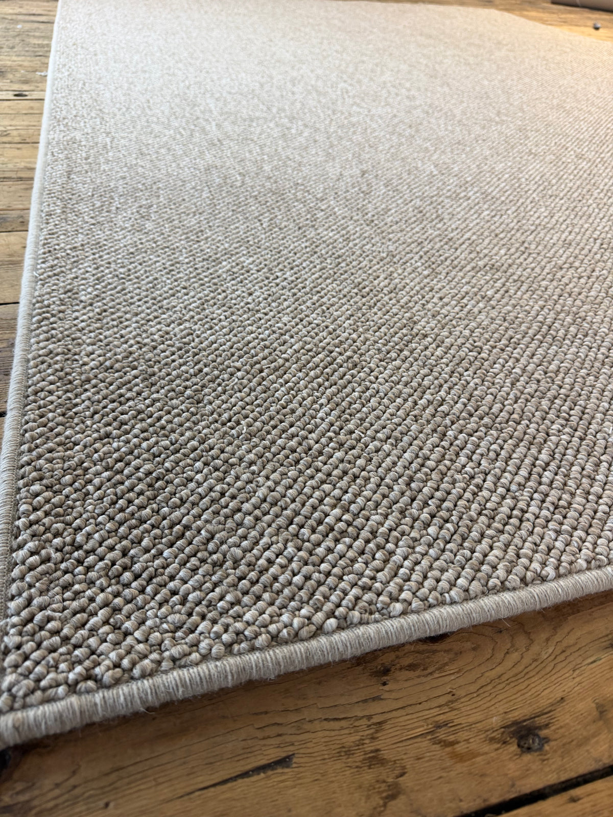 Heirloom 100% polypropylene rug 200cm x 293cm