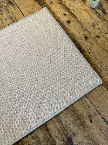 White flake 100% wool runner 70cm x 260cm