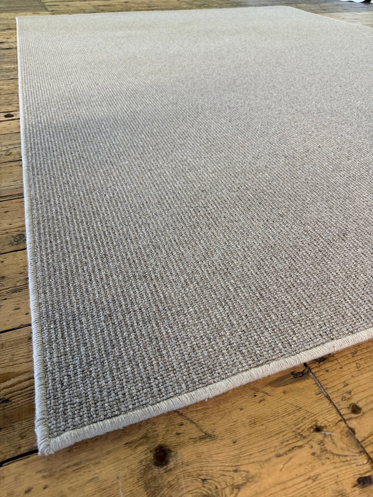 Flaxen 100% wool rug 200cm x 267cm