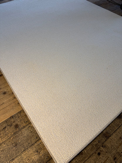 White swan 100% polypropylene rug 230cm x 308cm