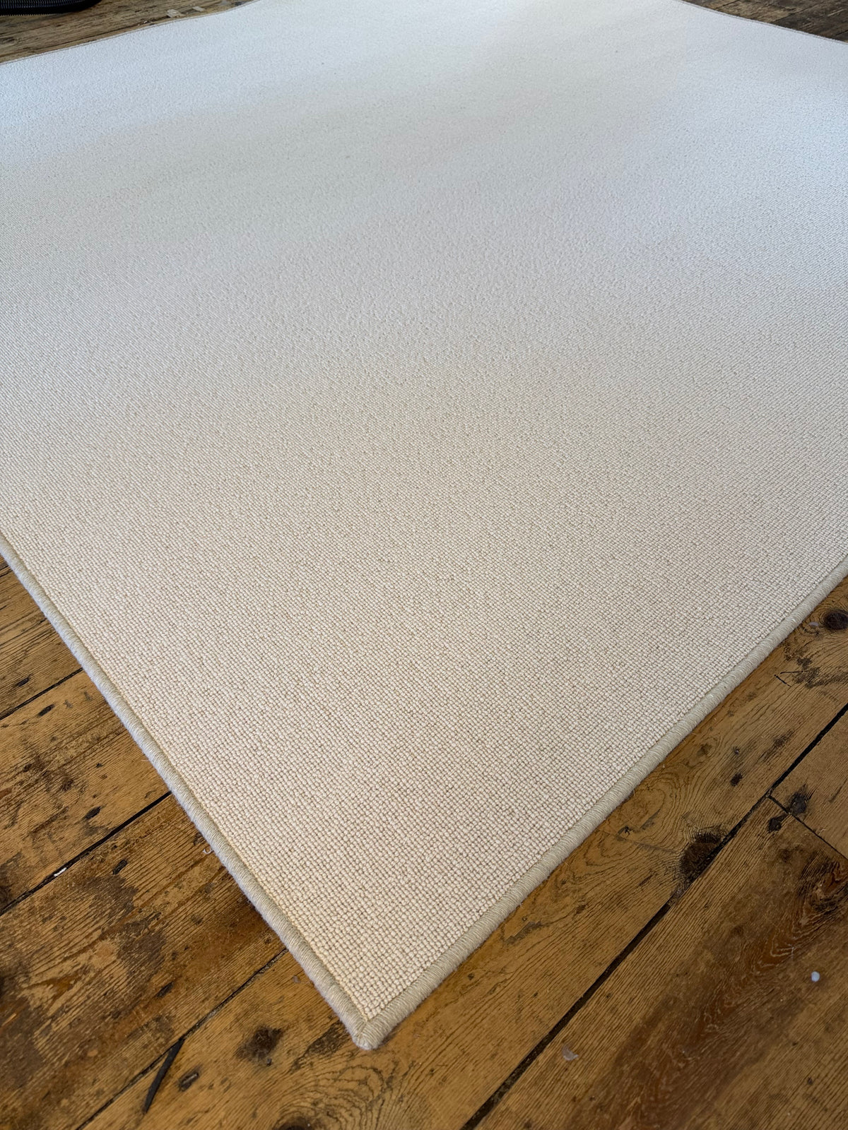 Flake 100% wool rug 215cm x 215cm